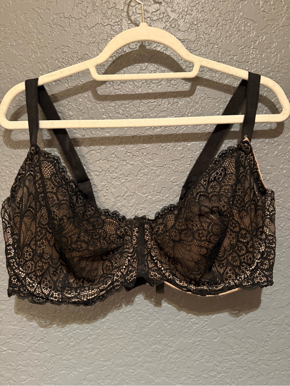 torrid 42DDD  like new Black Lace Underwire Bra with Nude Lining